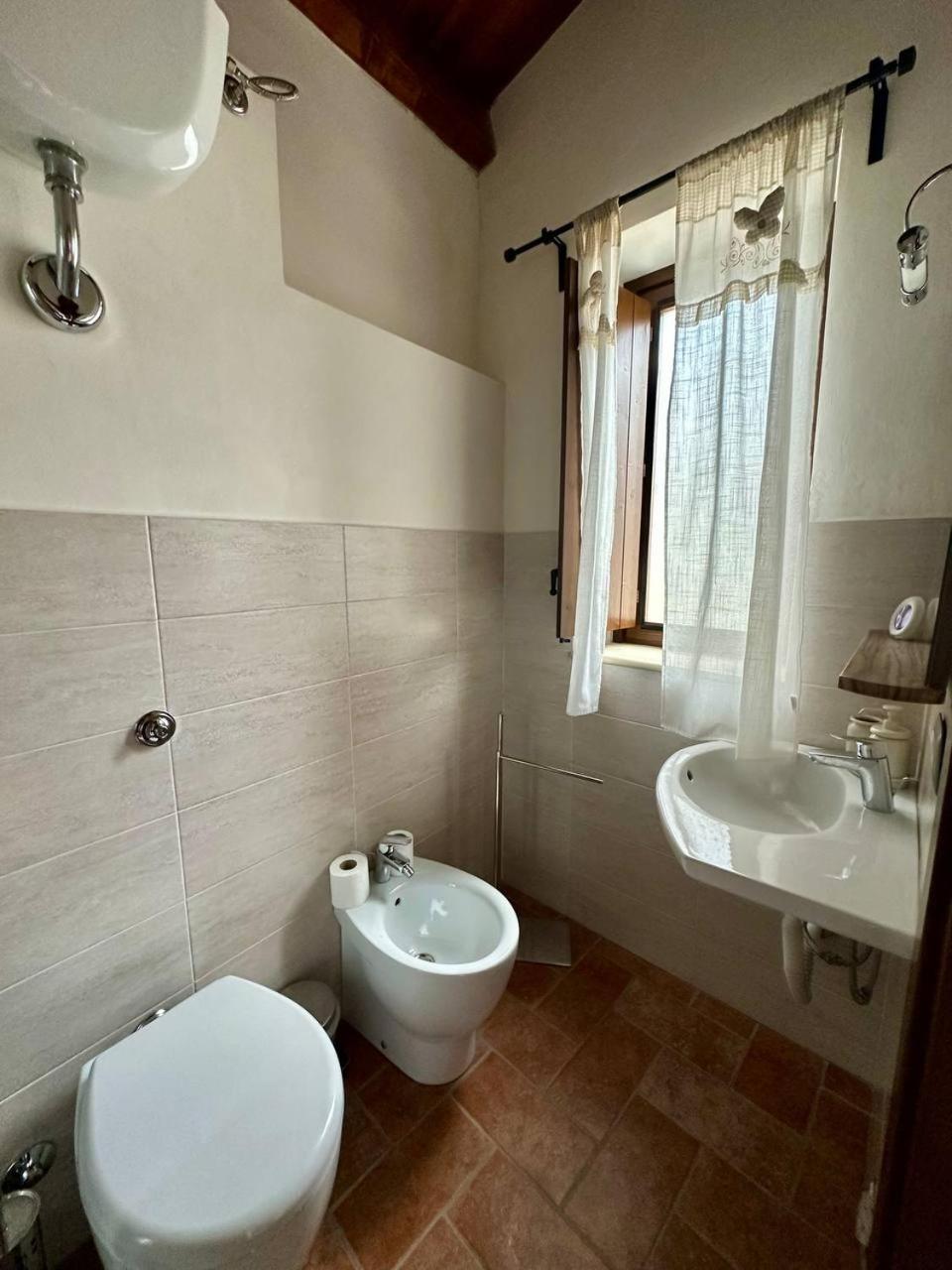 Roba Albanisi Hotell Aragona Exteriör bild