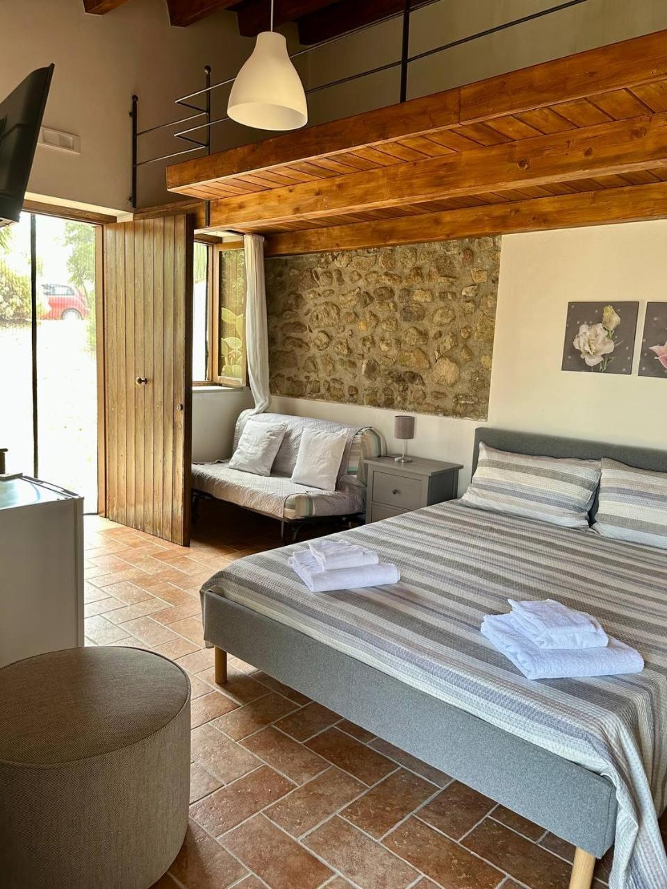 Roba Albanisi Hotell Aragona Exteriör bild