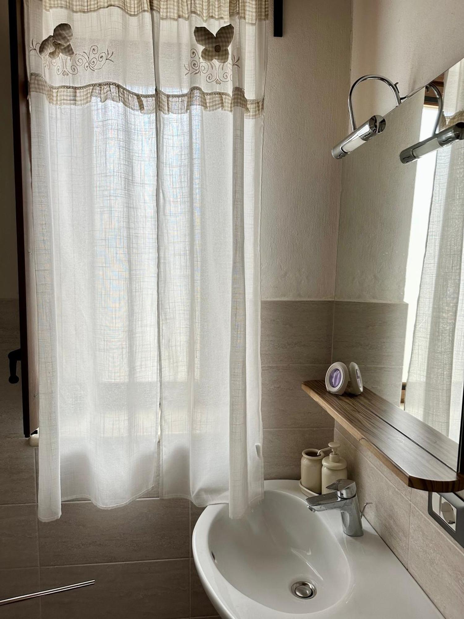 Roba Albanisi Hotell Aragona Exteriör bild